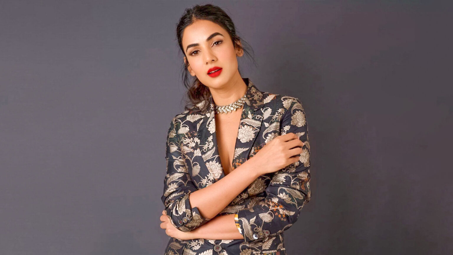 Sonal Chauhan Height, Weight, Age, Biography, Affairs & More