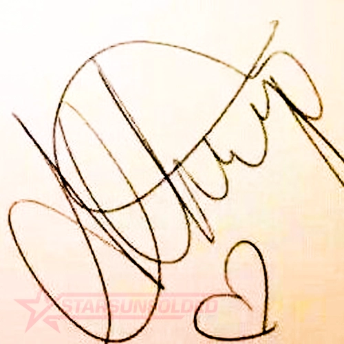 Athiya Shetty's Signature
